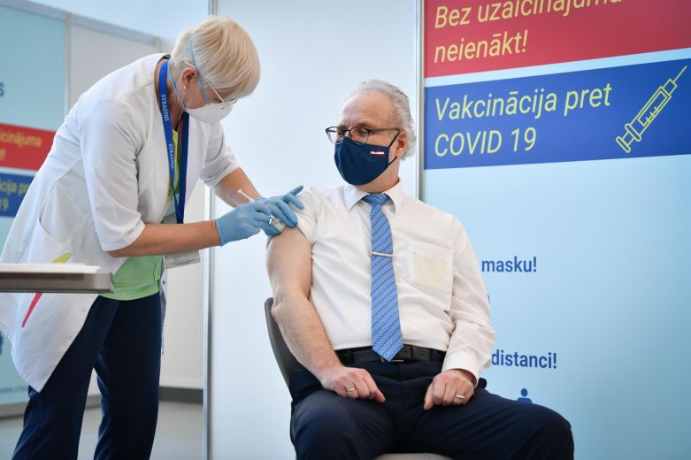 15 апреля Эгилс Левитс и экс-президенты Латвии получат вторую дозу AstraZeneca