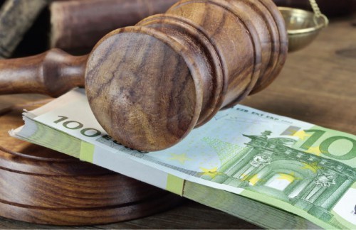 Судебный пристав стал подозреваемым в мошенничестве