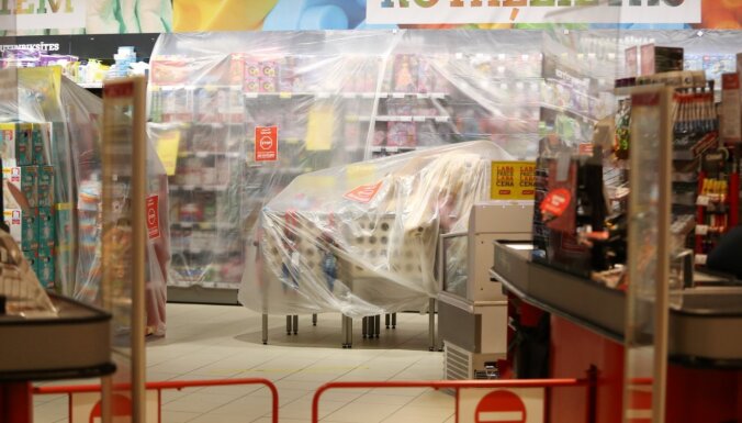 Магазины переходят на "красный" и планируют ужаться до 1500 кв. метров Магазины переходят на "красный" и планируют ужаться до 1500 кв. метров