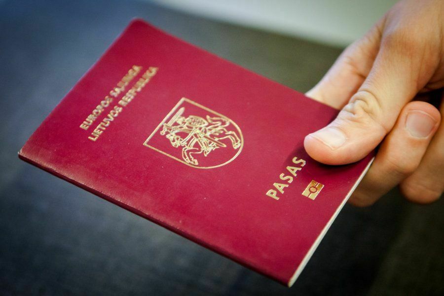 Одобрил запрет россиян и белорусов приобретать недвижимость в Латвии