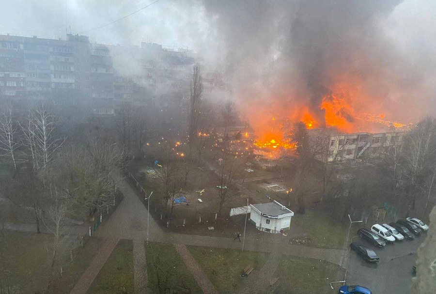 Под Киевом вертолет упал на детский сад, погибло руководство украинского МВД и мирные жители (ВИДЕО) Под Киевом вертолет упал на детский сад, погибло руководство украинского МВД и мирные жители (ВИДЕО)