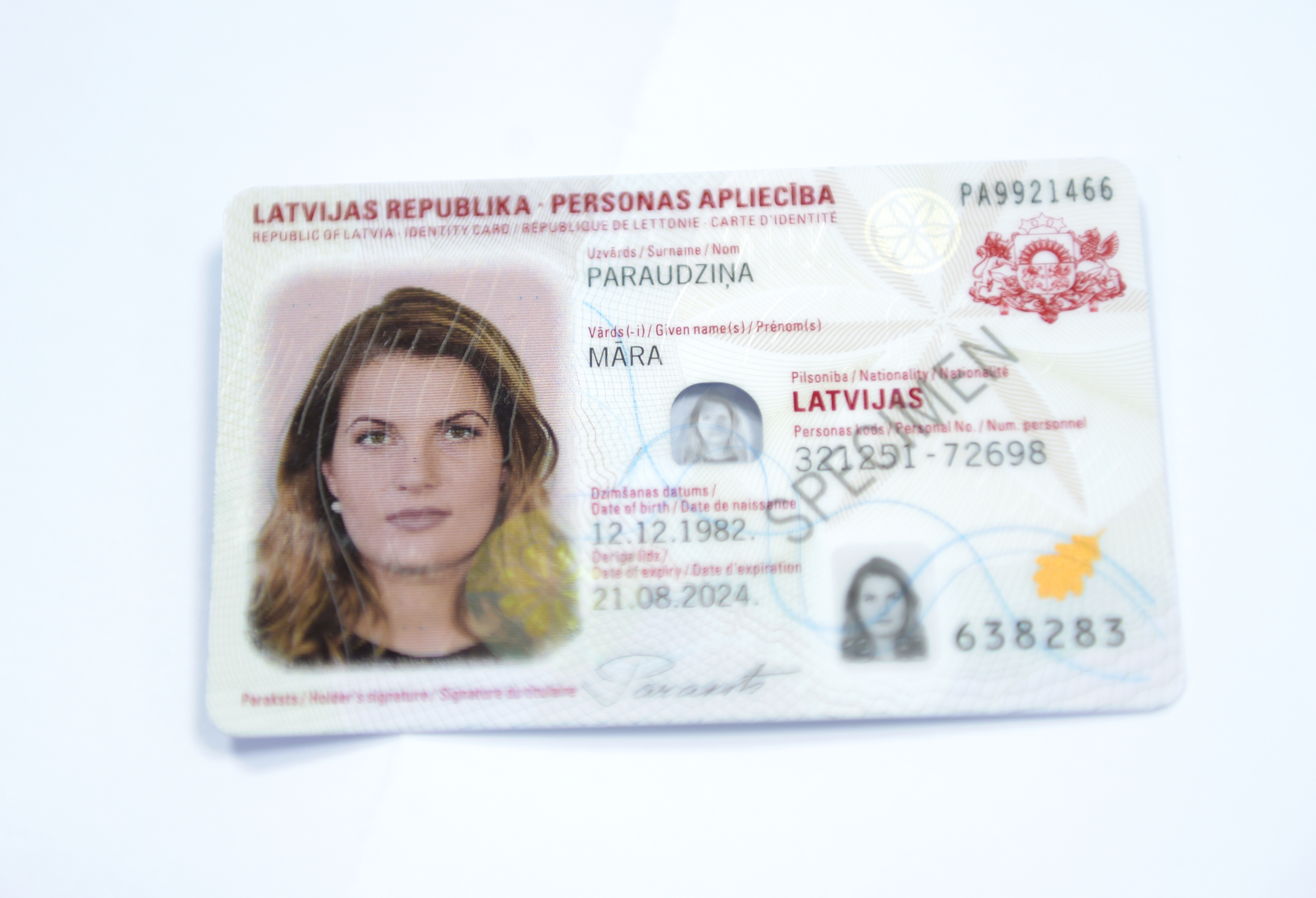 Digitālā Covid-19 sertifikāta izmantošanai jāuzrāda arī personu apliecinošs dokuments