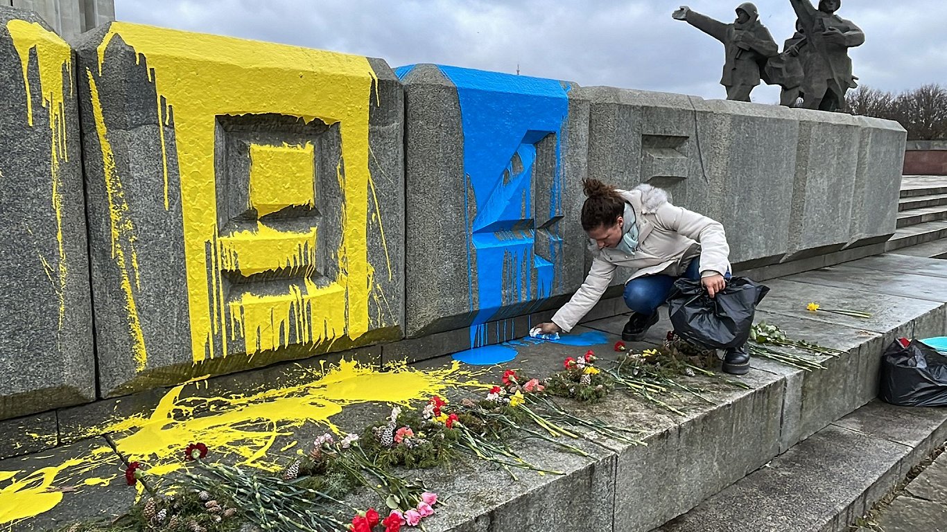 Памятник в парке Победы взрывать не будут. Но подготовка к сносу идет полным ходом