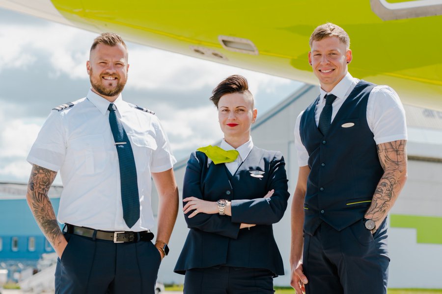 В airBaltic разрешили татуировки и пирсинг