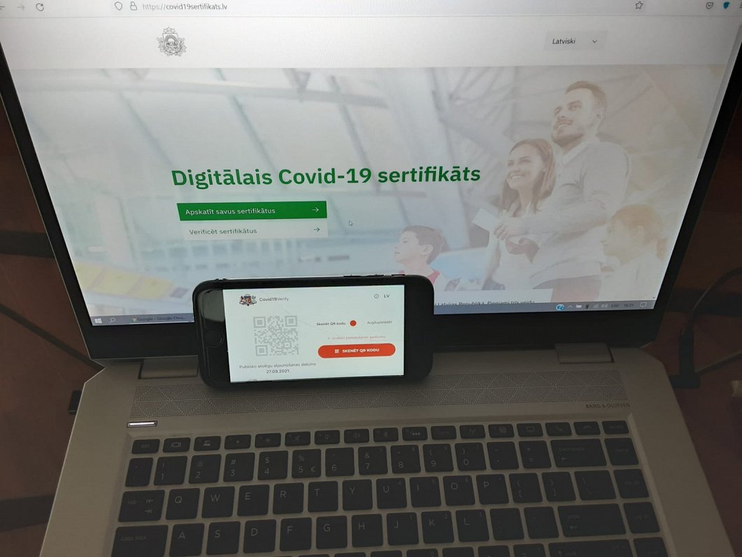 Разрешили работать очно, если вакцинировался, но еще не получил сертификат