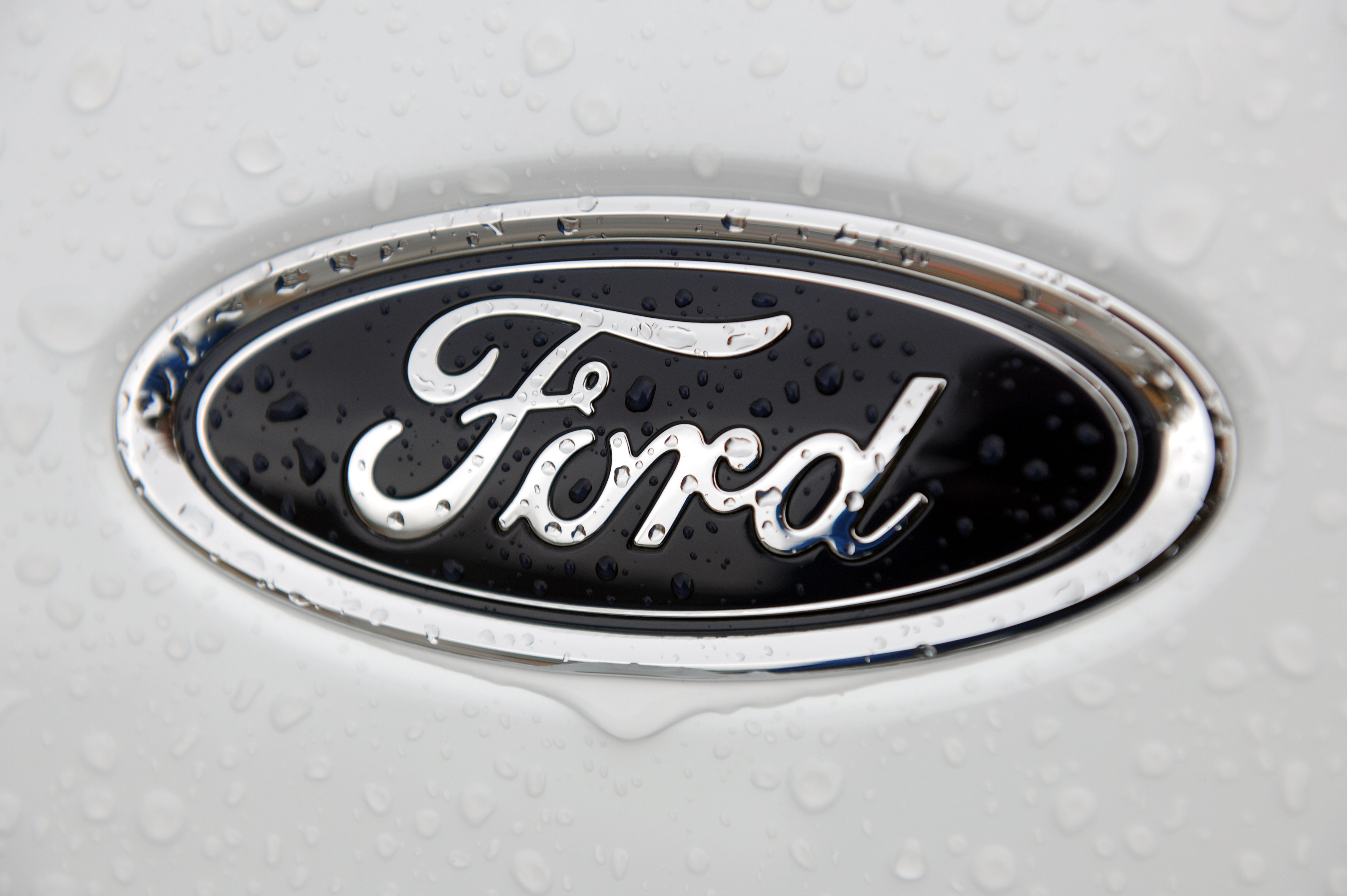 "Ford" pusvadītāju deficīta dēļ uz mēnesi slēdz ražotni Vācijā "Ford" pusvadītāju deficīta dēļ uz mēnesi slēdz ražotni Vācijā