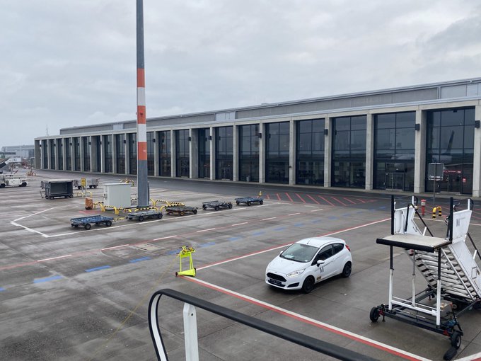 Забастовки в европейских аэропортах. airBaltic отменяет два рейса