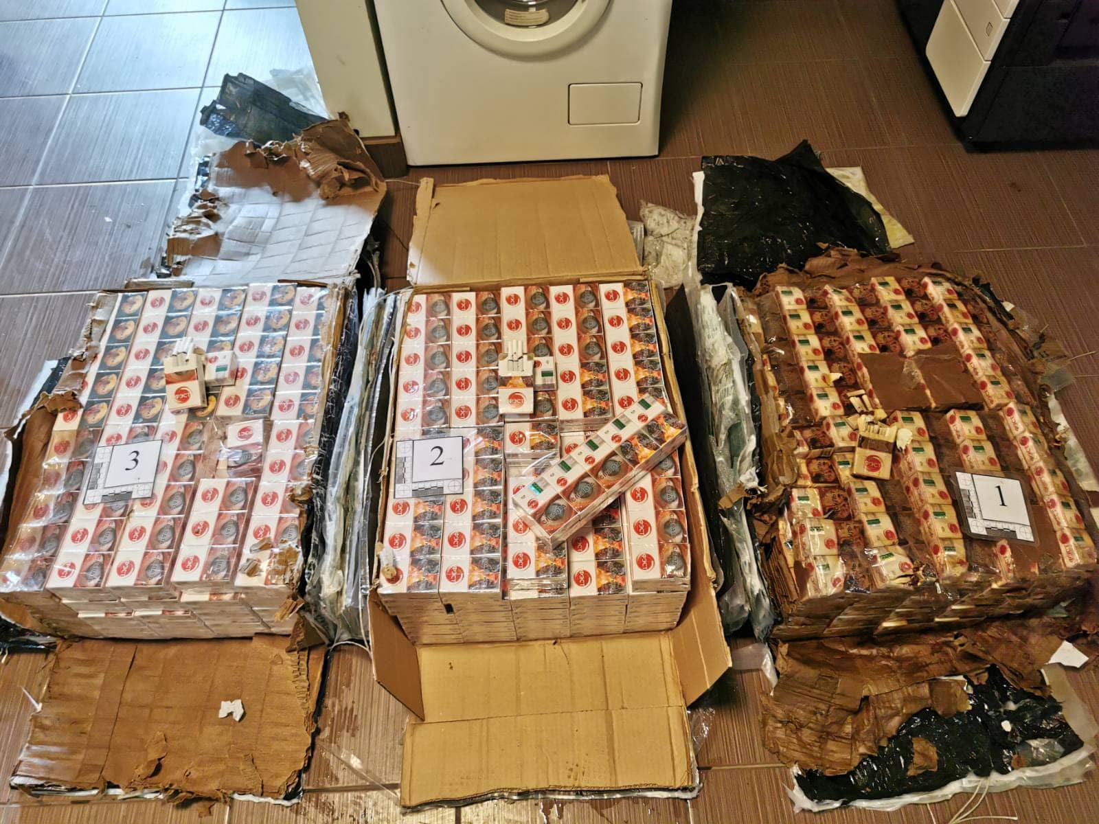 Таможня обнаружила в поезде 259 тысяч контрабандных сигарет