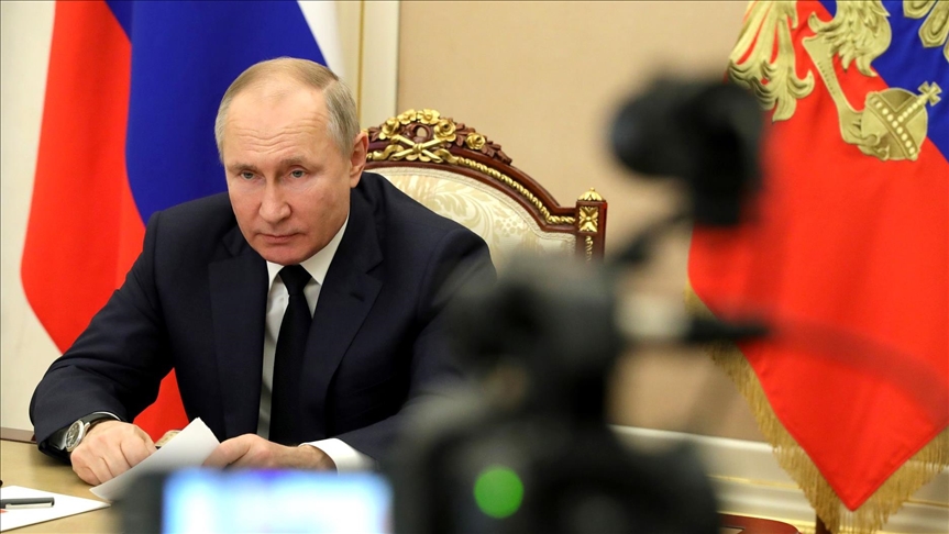 Путин заявил, что не пользуется мобильным телефоном