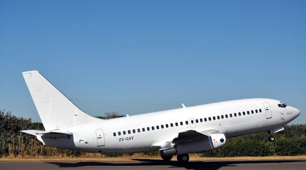 Грузовой Boeing 737 совершил аварийную посадку в океане у Гавайских островов