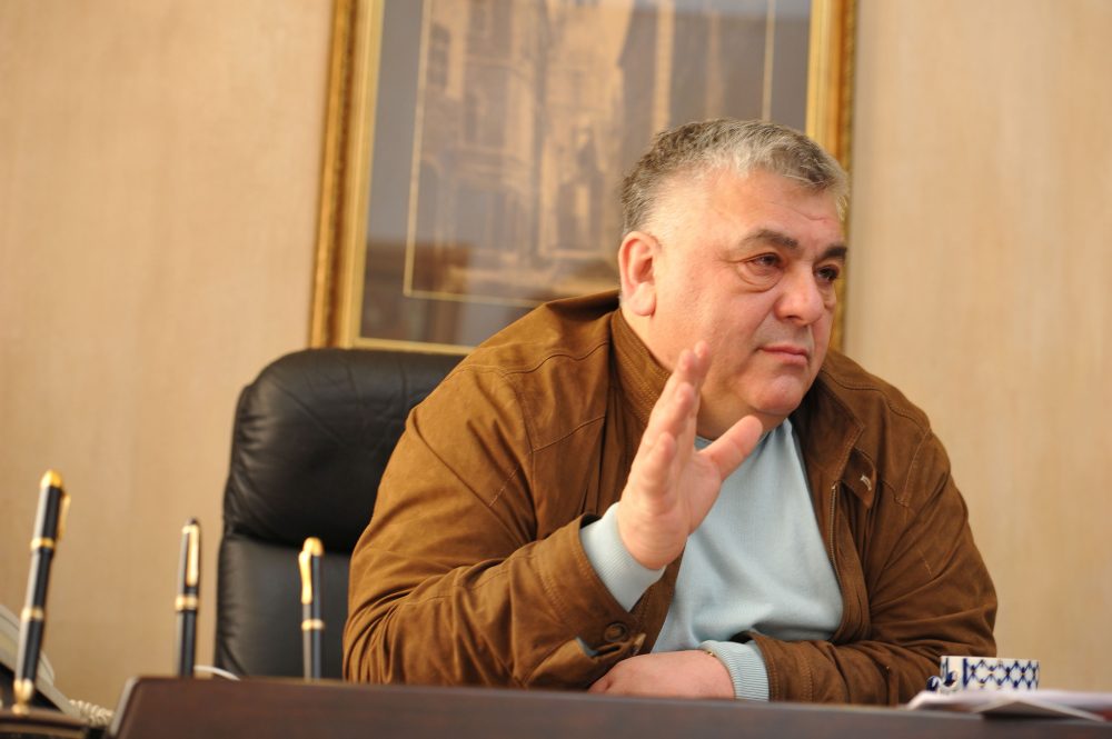 Бизнесмен: могу вакцинироваться по двум приоритетным спискам, а мне: «Ждите, вызовут!»