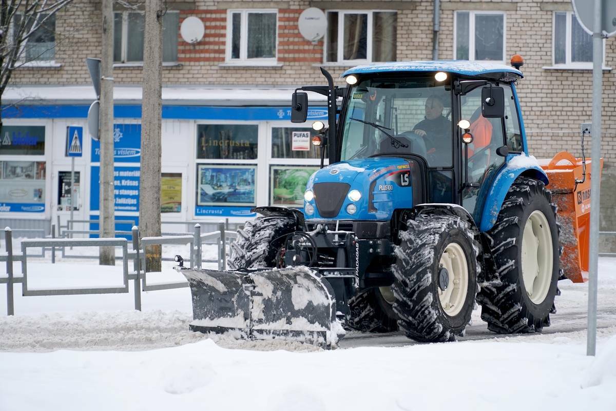 В Даугавпилсе могут следить за уборкой улиц от снега онлайн