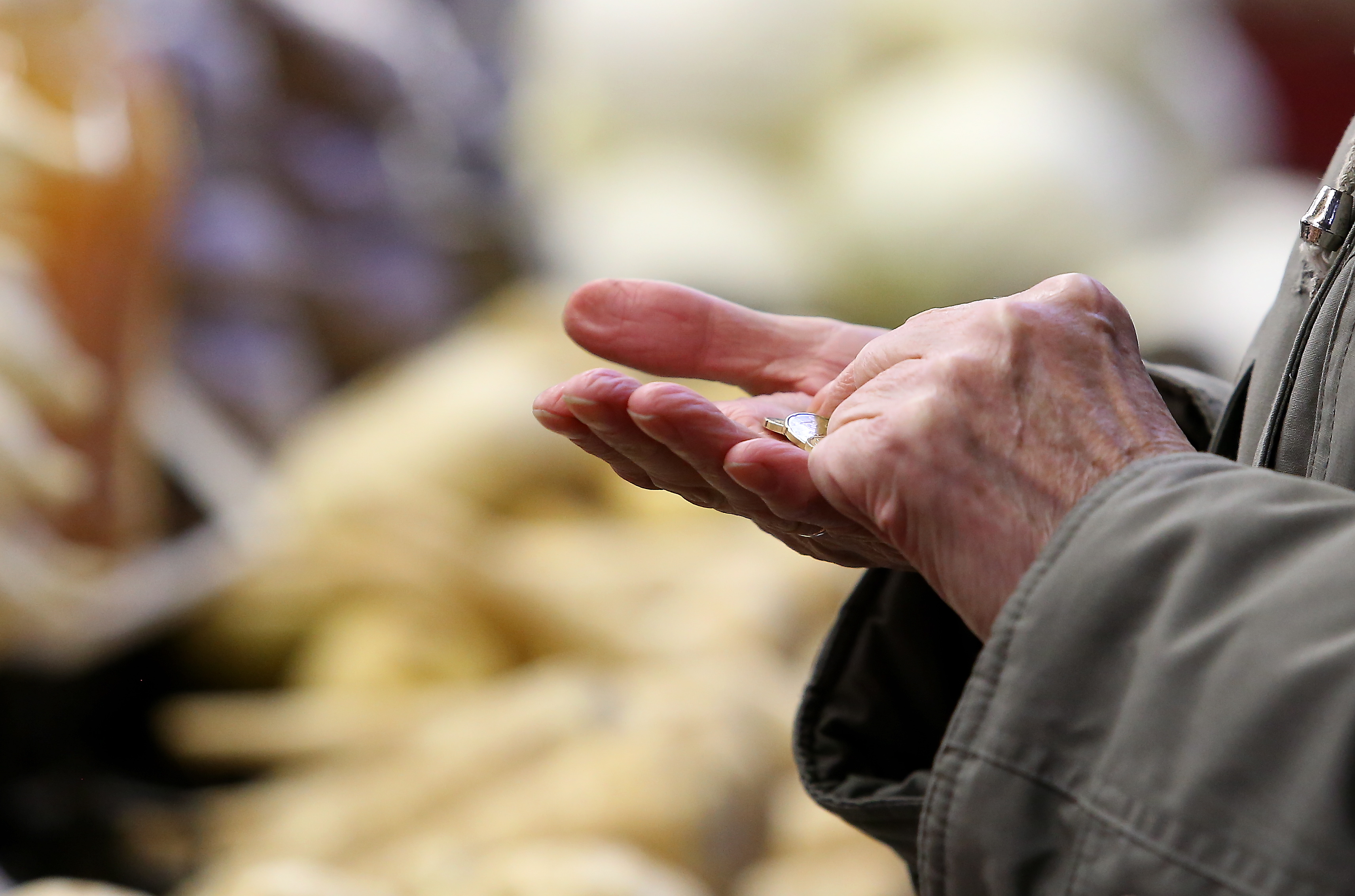 Nabadzības riskam Latvijā pakļauti 21,6% iedzīvotāju