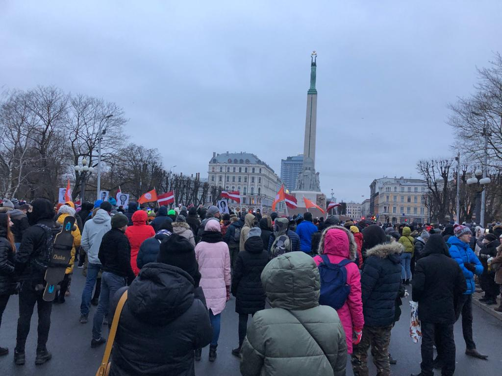 "В латвийском обществе нет духа демократии": субботние пикеты вызвали бурю негативных реакций
