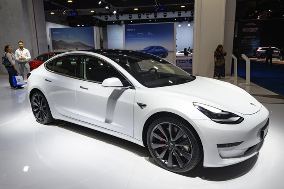 Tesla приостановила использование биткоина для покупки машин Tesla приостановила использование биткоина для покупки машин