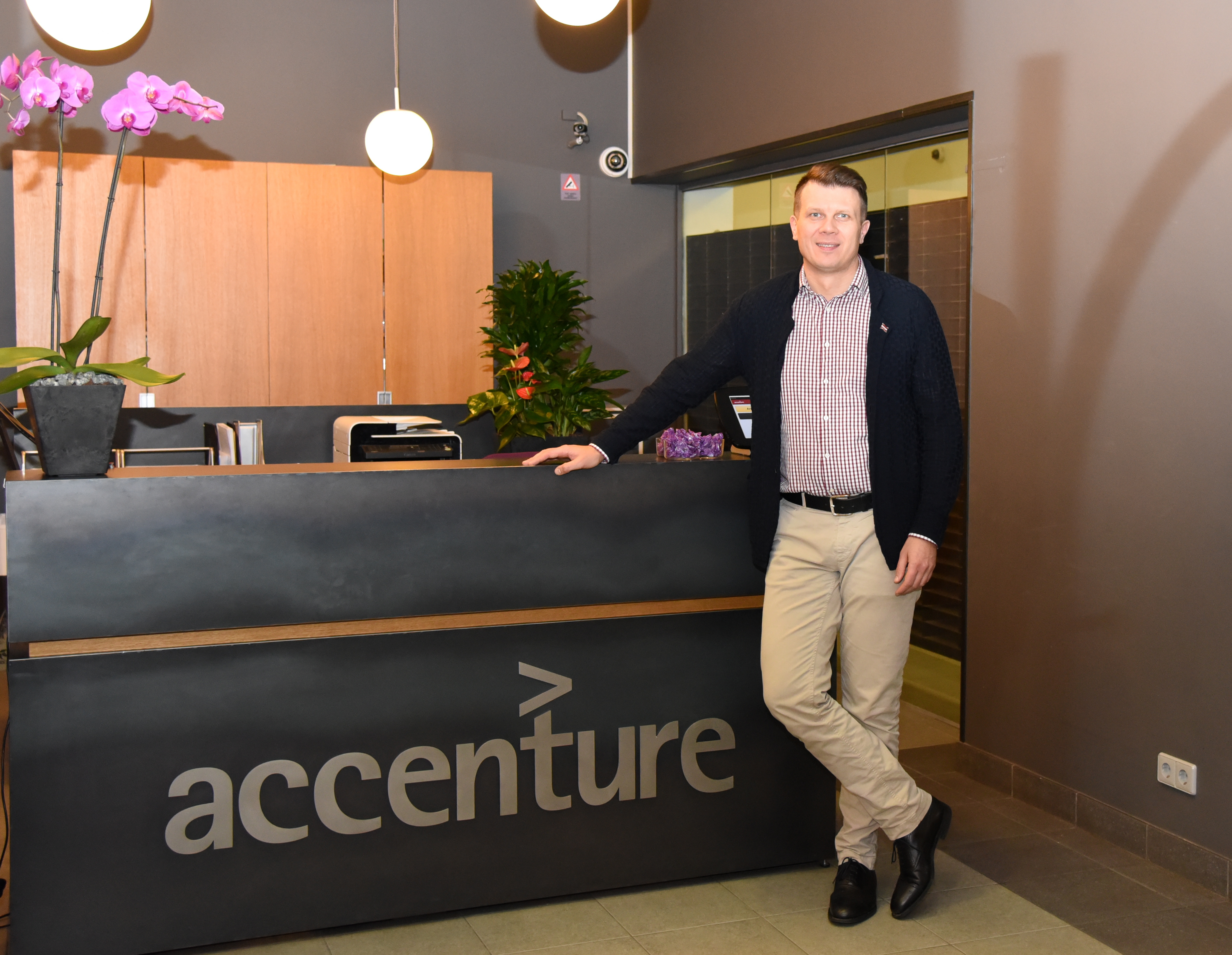 "Accenture" šovasar Latvijā plāno apmācīt apmēram 300 cilvēku karjeras sākšanai IT nozarē