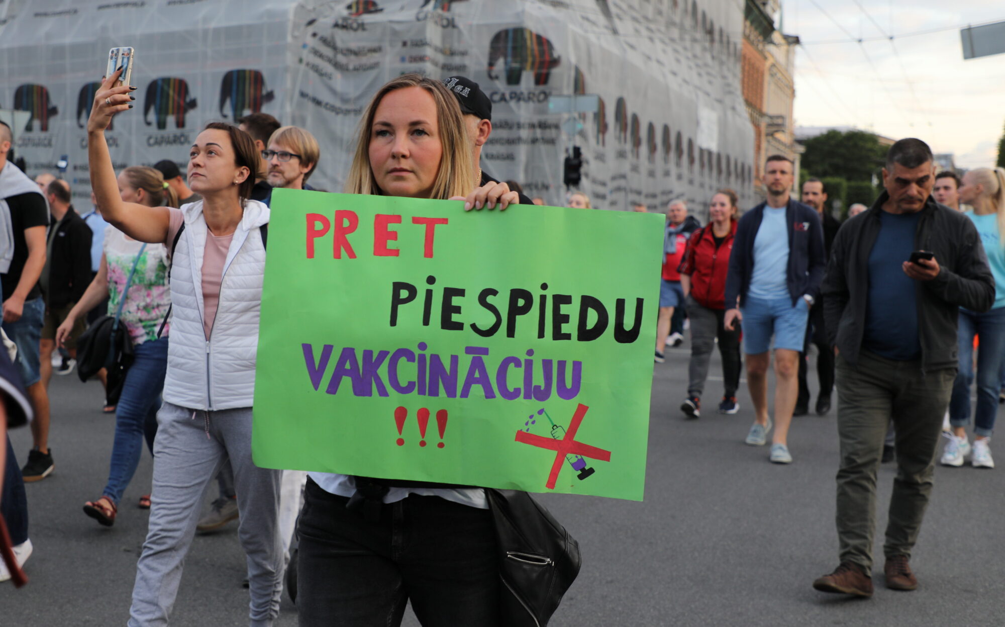 Акция протеста за добровольную вакцинацию собрала 200 человек