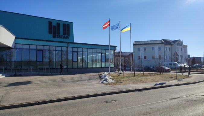 В школе Даугавпилса флаг города заменили на флаг Украины