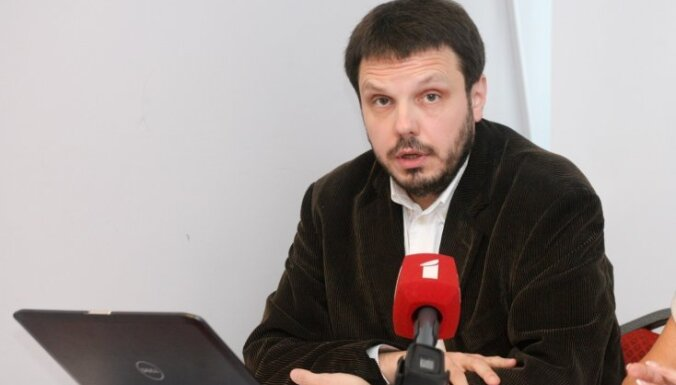 Политолог: реальнее коалиция из трех партий