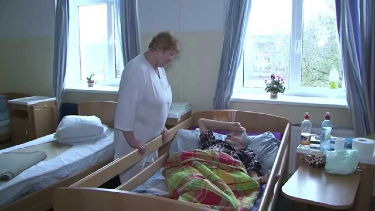 Из-за низких зарплат в пансионатах работают низкоквалифицированные кадры Из-за низких зарплат в пансионатах работают низкоквалифицированные кадры