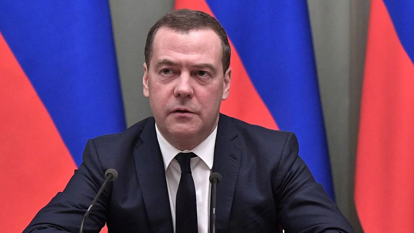 Медведев назвал санкции формой войны и агрессией. И пригрозил ответить