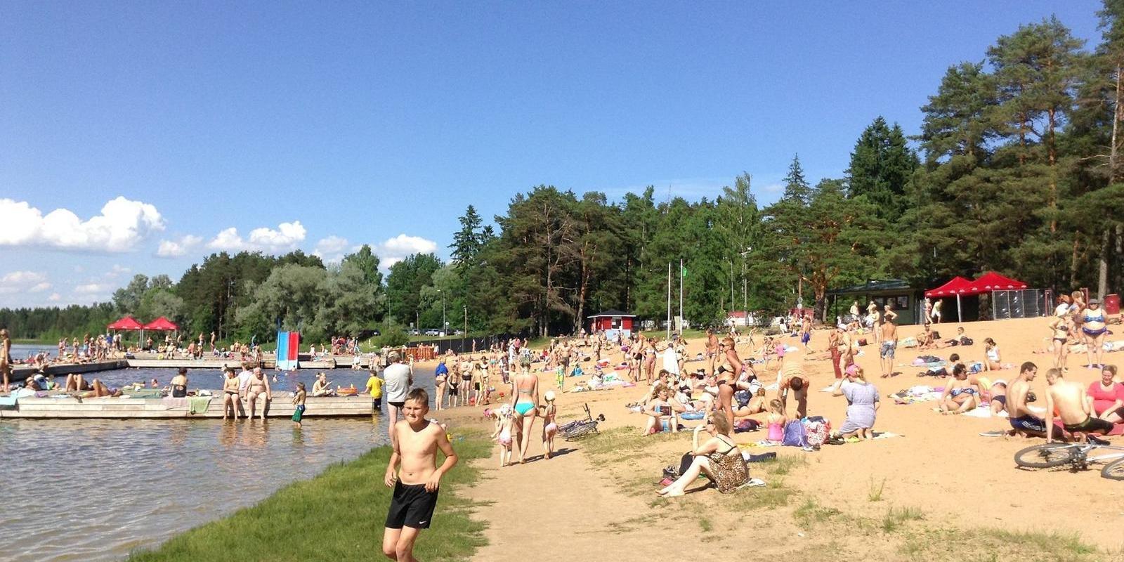 Температура воды в водоемах превышает 20 градусов