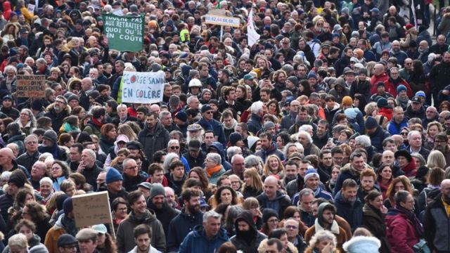 Протесты и забастовка во Франции: организаторы ожидают выхода на улицы "миллионов"