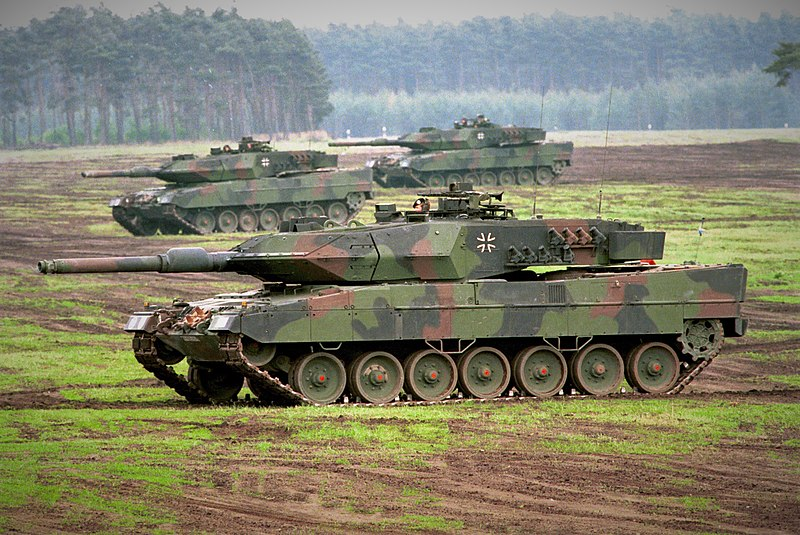 Большинство жителей ЕС поддерживают поставки вооружений Украине