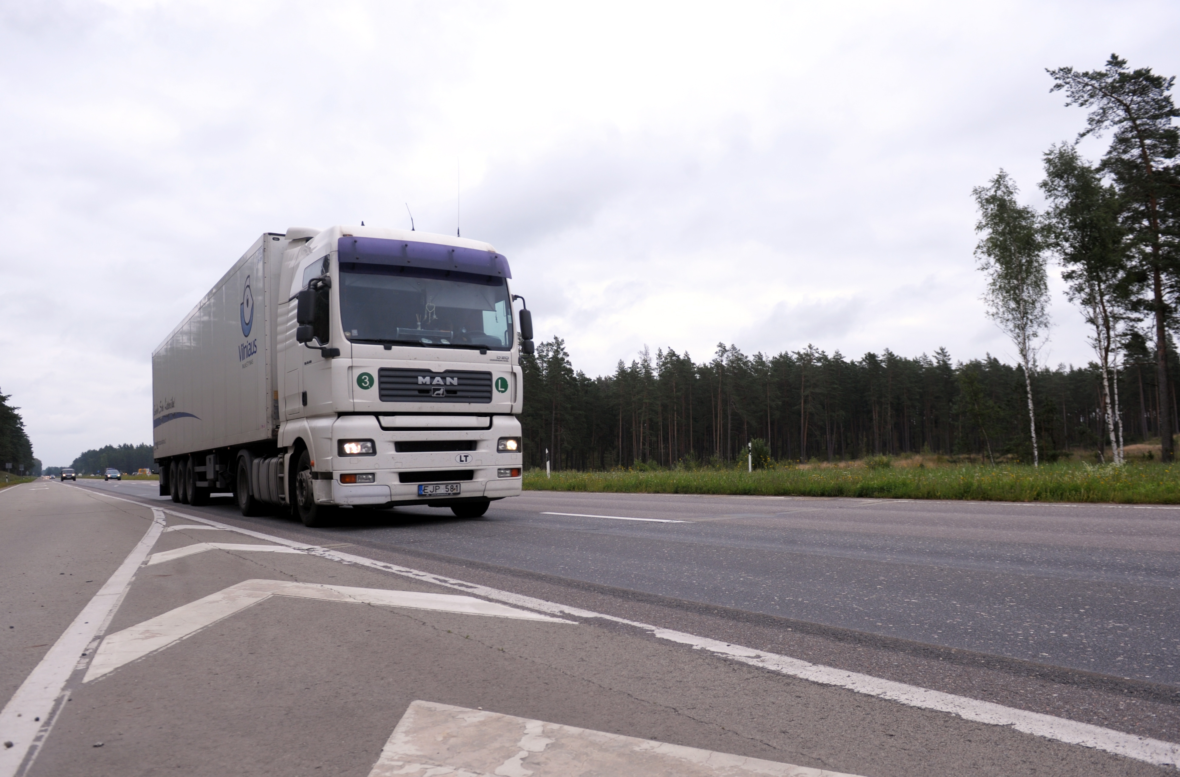 Kravu pārvadājumu apmērs deviņos mēnešos Latvijā samazinājies par 19,7%
