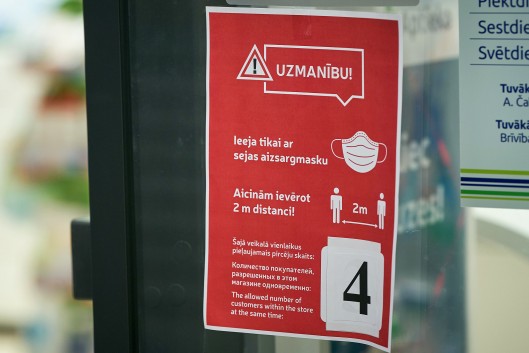 "Covid-19 не представляет опасности". От правительства требуют отмены ограничений