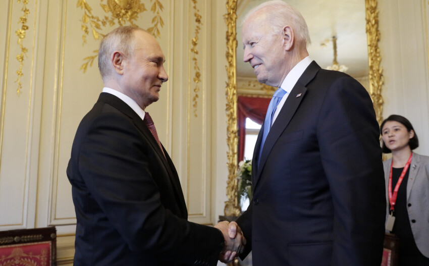 Путин и Байден прибыли на переговоры и пожали руки Путин и Байден прибыли на переговоры и пожали руки