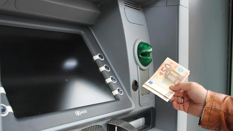 Режим работы банкоматов и пакоматов оставили в ведение торговых центров