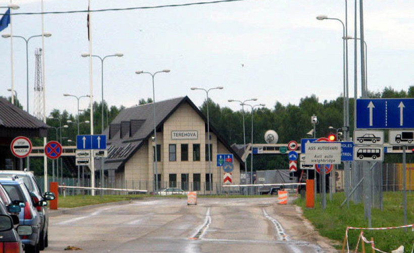 С понедельника в Россию нельзя ввозить крепкие алкогольные напитки. Из России - ввозить икру