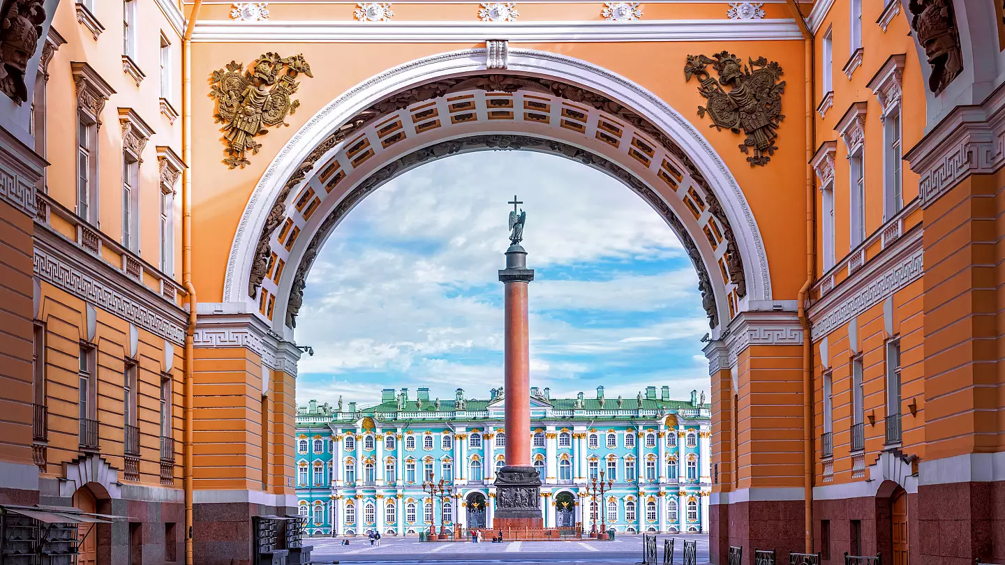 В Петербурге начали набор в мотострелковый батальон для отправки на войну. Такие батальоны создают и в других регионах России