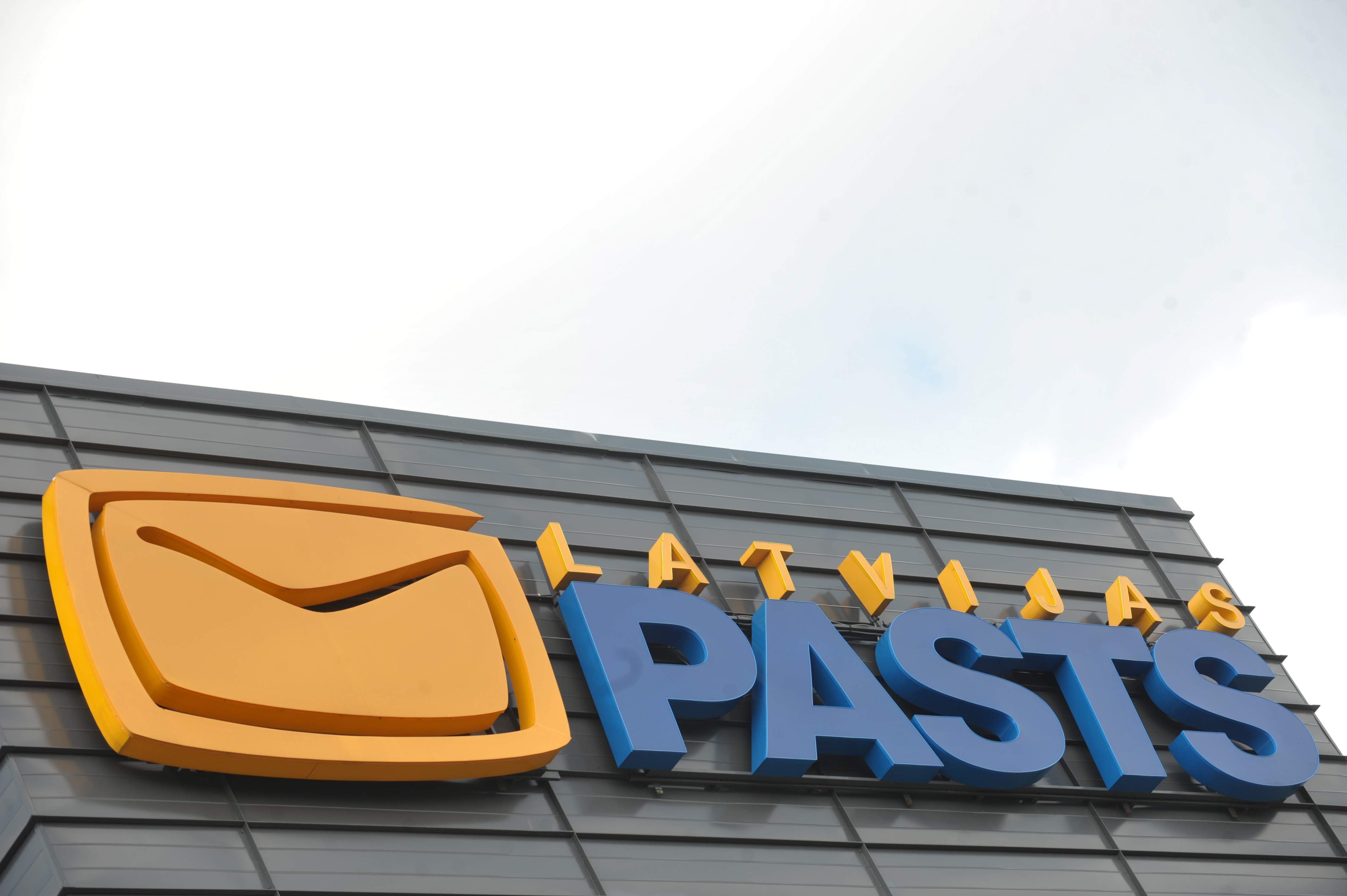 "Latvijas pasts" brīdina par krāpniekiem, kas darbojas uzņēmuma vārdā "Latvijas pasts" brīdina par krāpniekiem, kas darbojas uzņēmuma vārdā