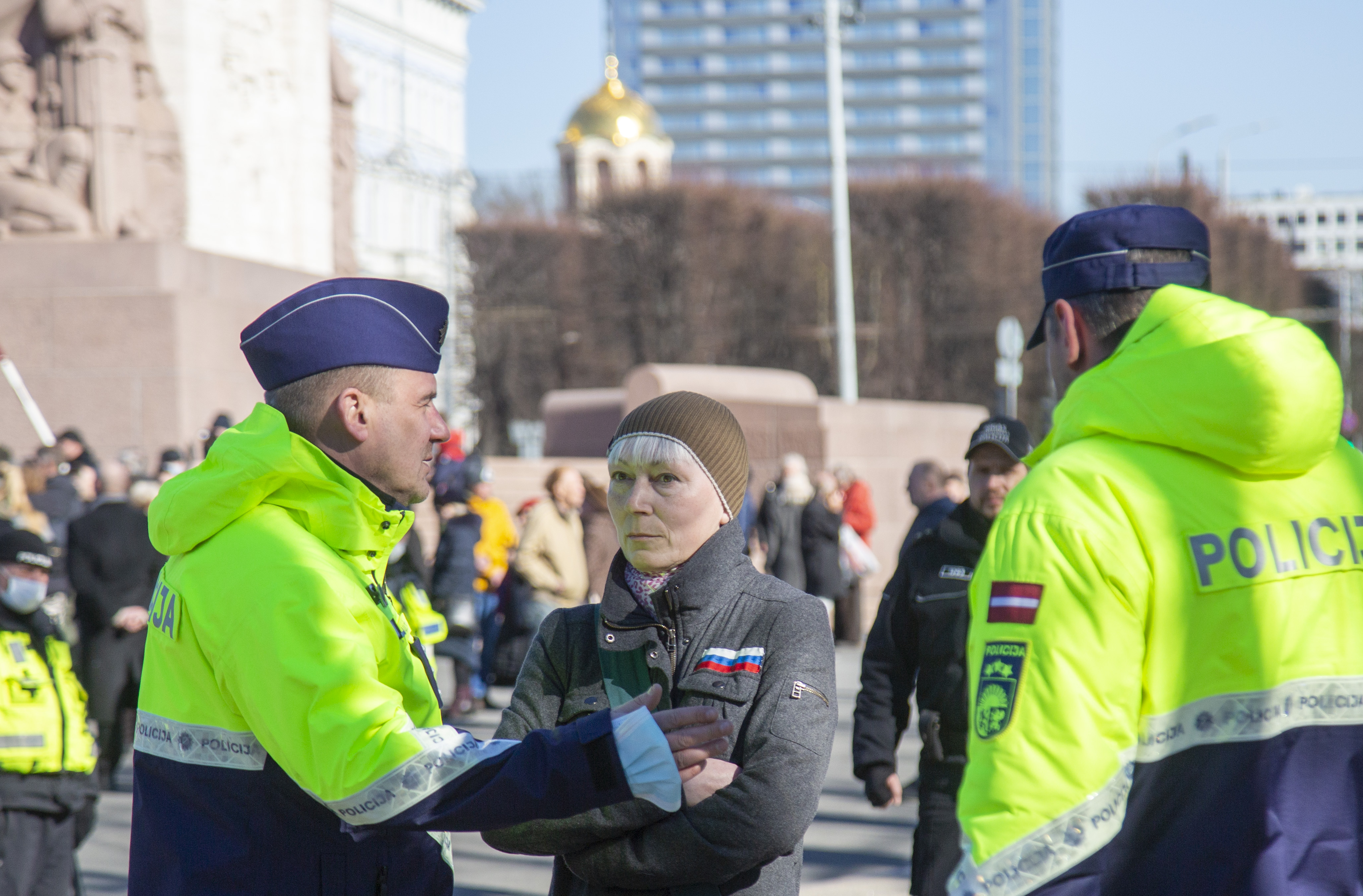Женщину, задержанную на шествии легионеров, оштрафовали на 350 евро