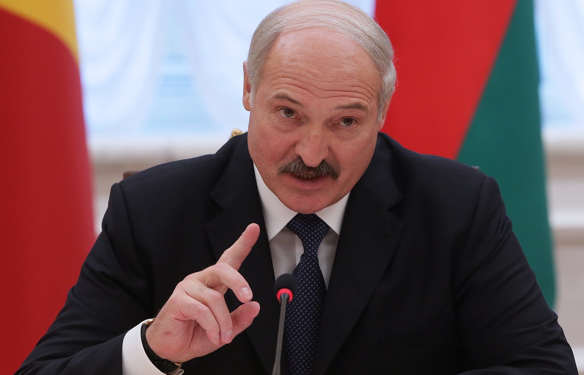 Лукашенко сравнил пандемию с лакмусовой бумажкой Лукашенко сравнил пандемию с лакмусовой бумажкой