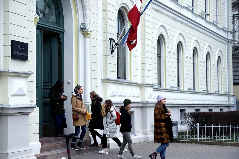 Рижские гимназии выступают за проведение вступительных экзаменов
