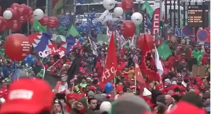 Рост цен на энергию и инфляция вызвали волну протестов в Европе Рост цен на энергию и инфляция вызвали волну протестов в Европе