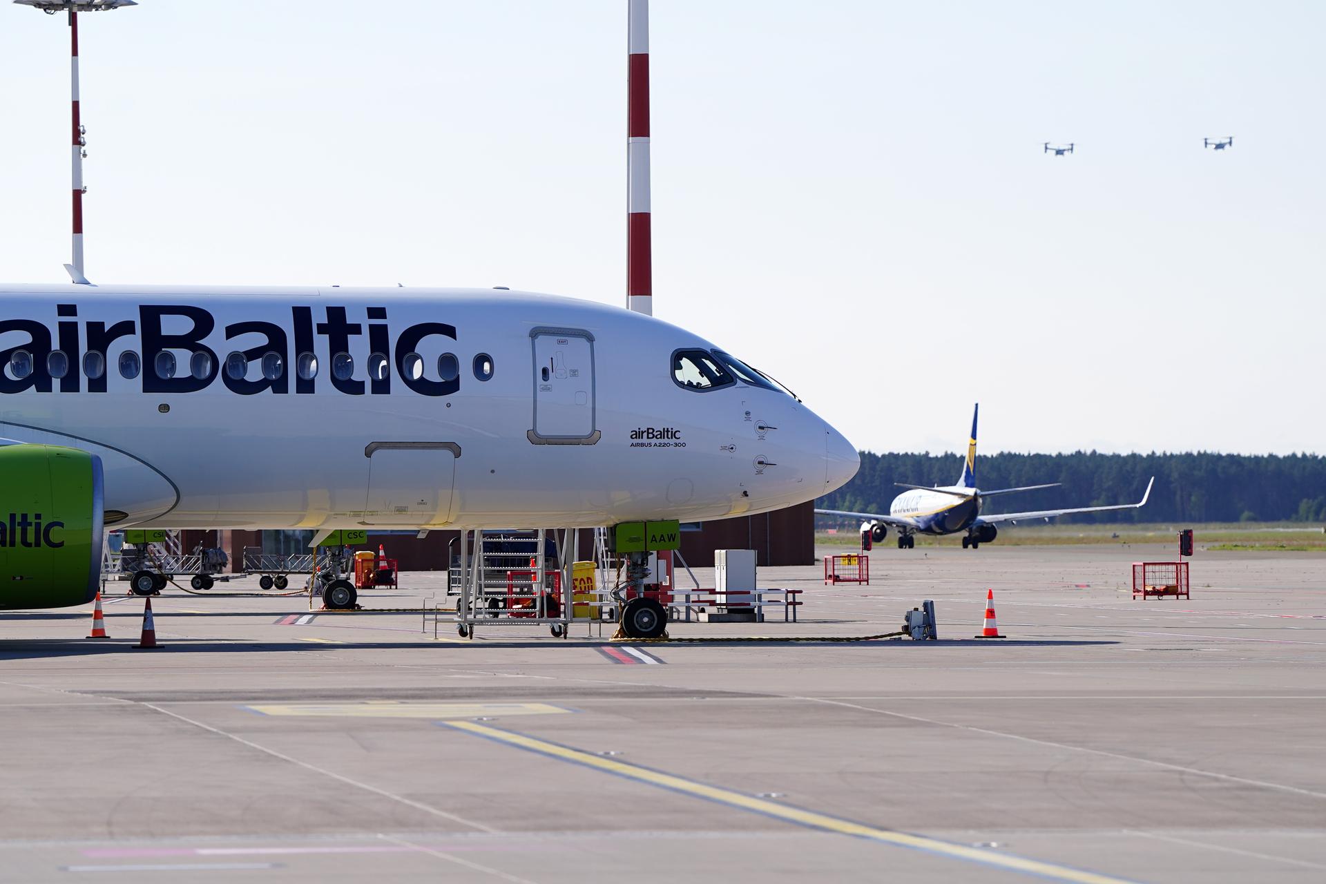 Самыми популярными направлениями "airBaltic" из Риги в ноябре были Дубай, Париж и Тенерифе