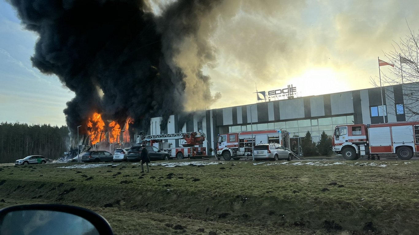 Пожар на заводе дронов в Марупе Пожар на заводе дронов в Марупе