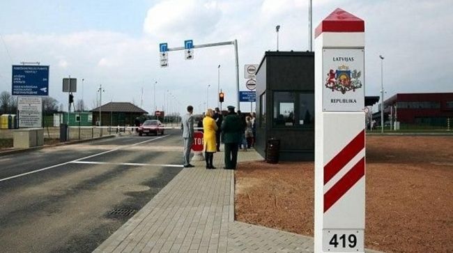 Латвийцы все чаще едут в Беларусь за дешевыми продуктами и горючим