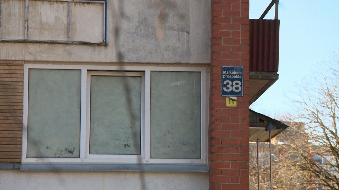 В Огре протестируют на Covid-19 всех жильцов Малкалнес 38
