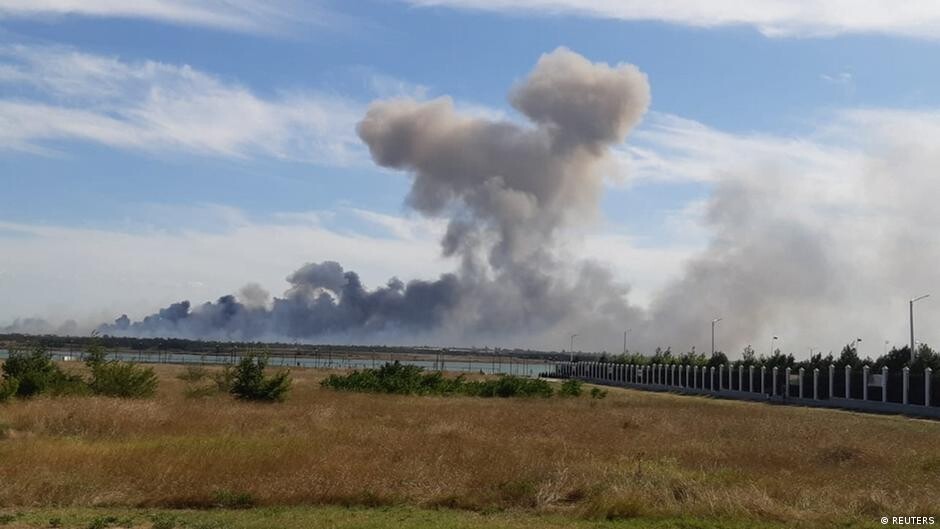 Спустя сутки на военном складе в Крыму прекратились взрывы боеприпасов