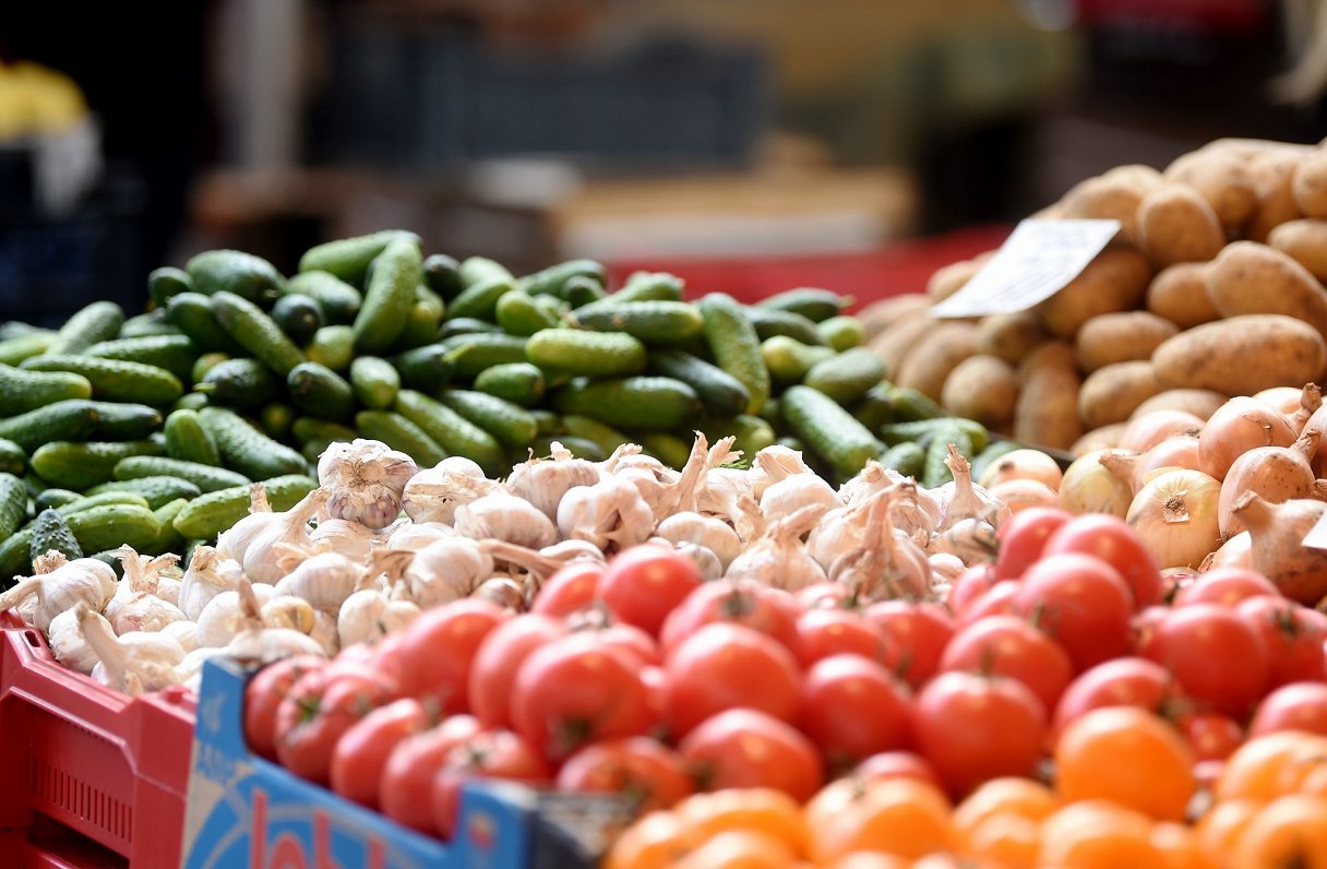 Торговцы отрицают повышенные наценки на местные продукты питания