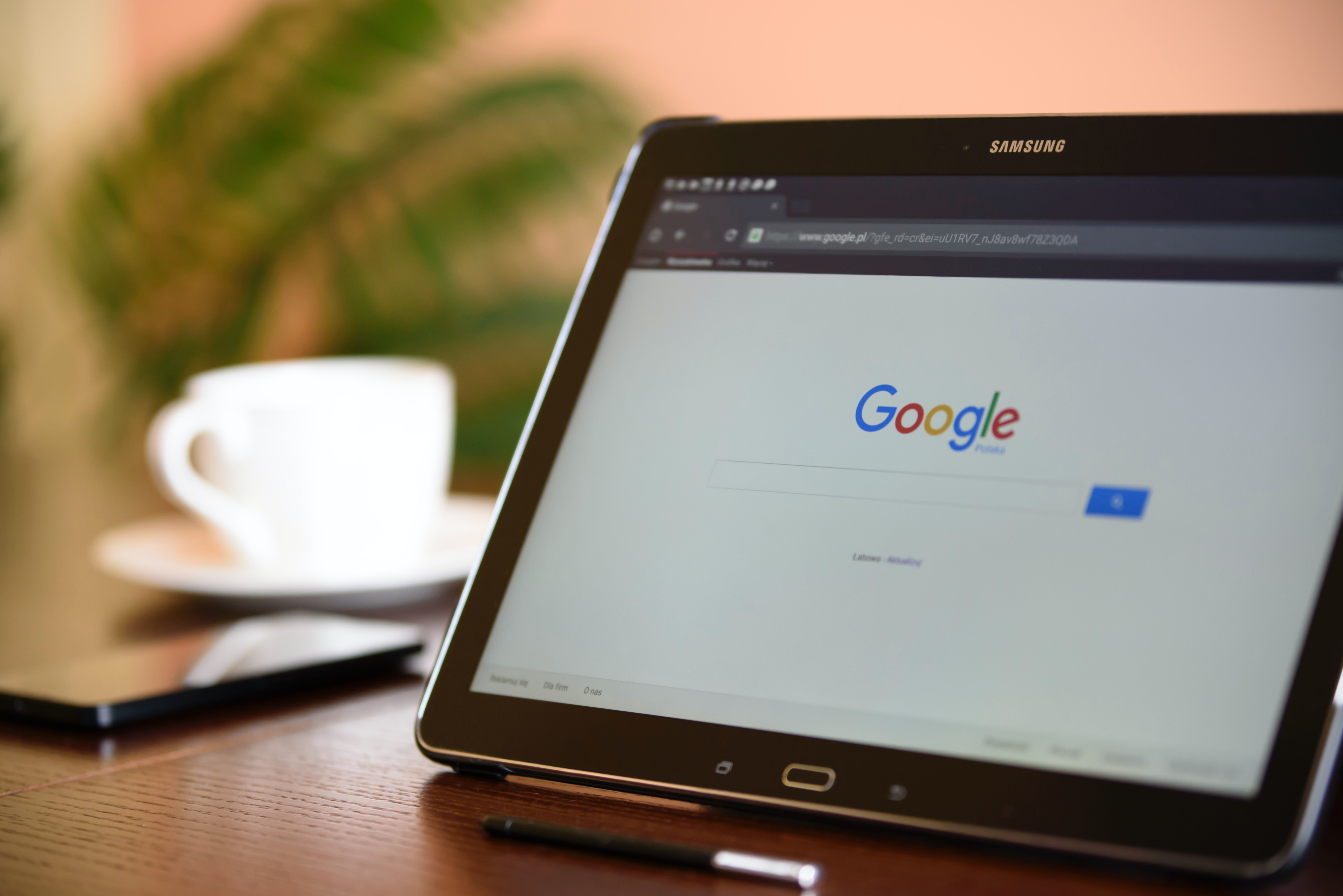 Google блокирует ютуб-каналы RT и Sputnik по всей Европе