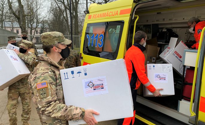 "Неотложка" приняла дар от посольства США - мобильные аппараты ИВЛ