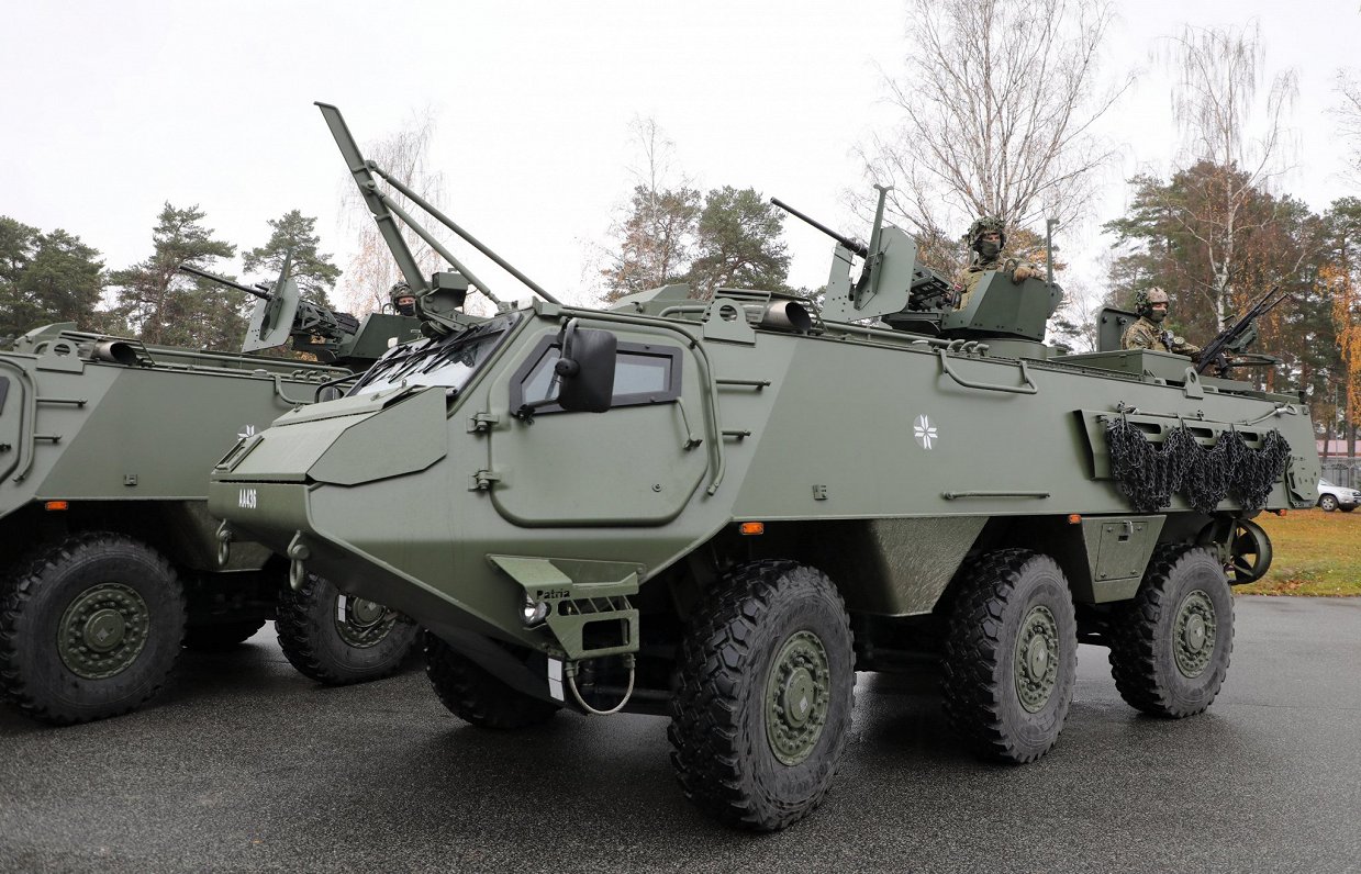 Военным передадут первую произведенную в Латвии машину Patria