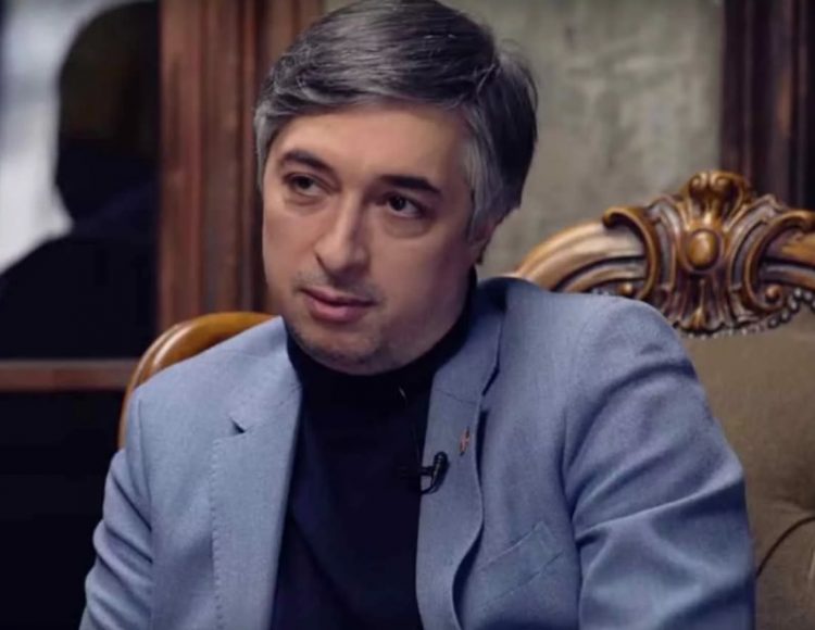 «Люди хотят доносов, сильной руки и любимого фюрера». На Ровшана Аскерова из «Что? Где? Когда?» завели уголовное дело