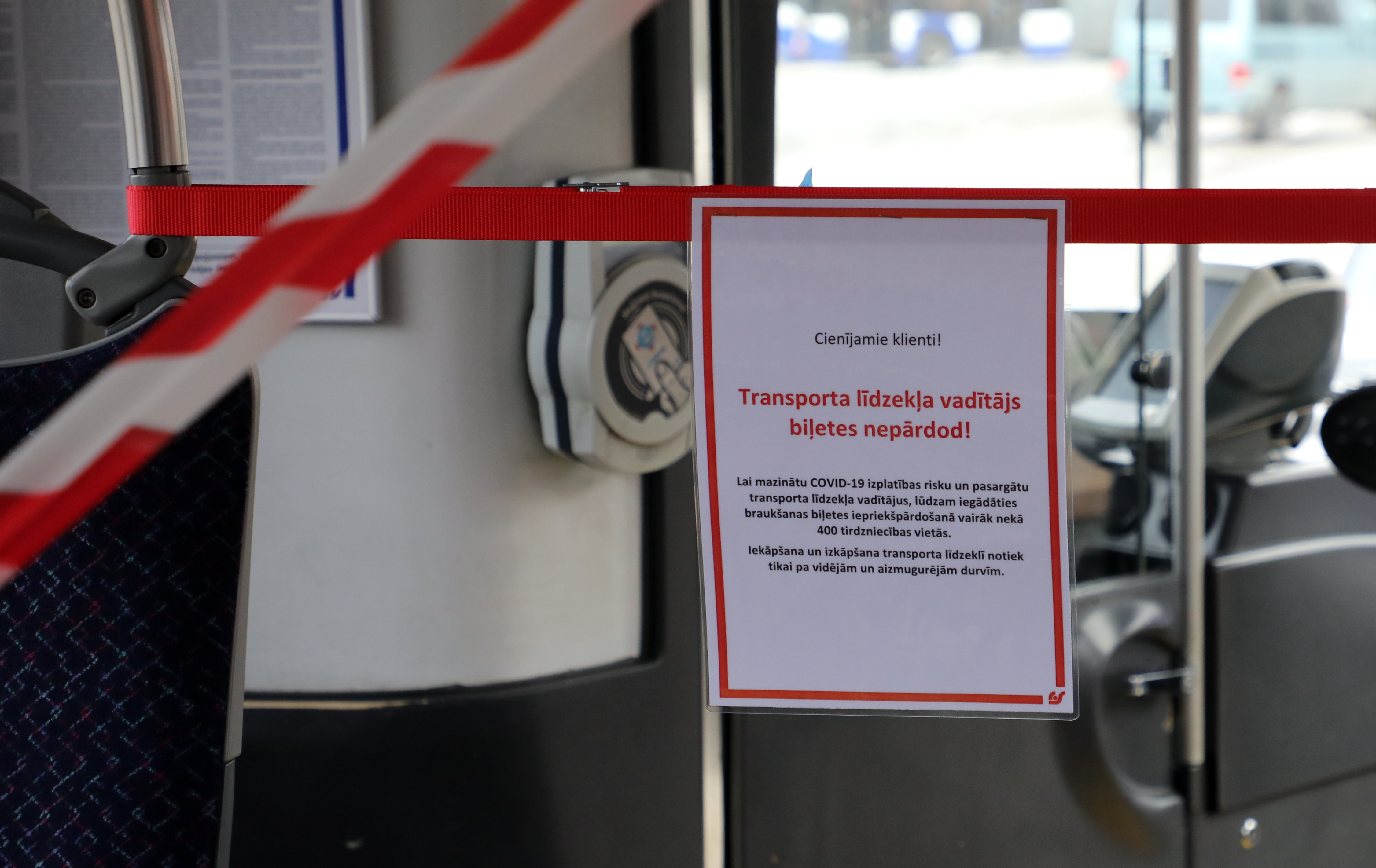 В общественный транспорт вернутся ограничения В общественный транспорт вернутся ограничения